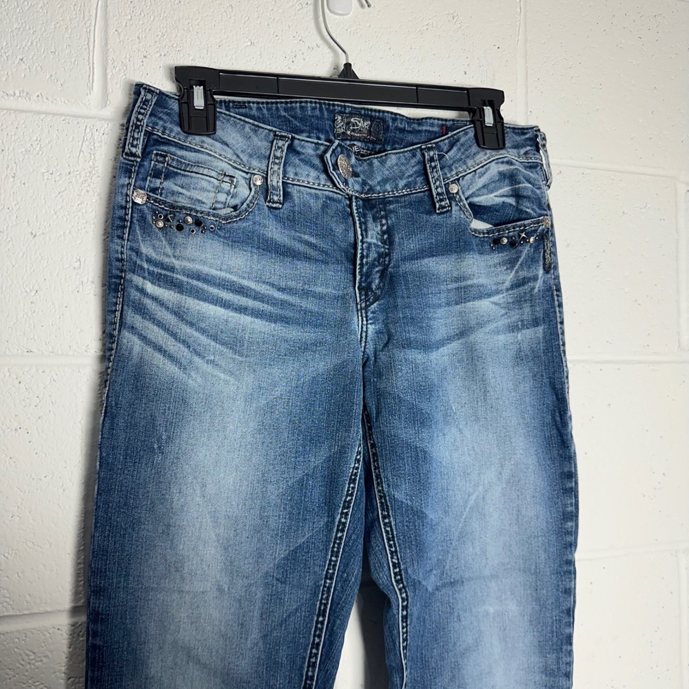 Silver Jeans Co Tuesday Low Boot Embellished Flap Pocket W31 L33 Medium Wash